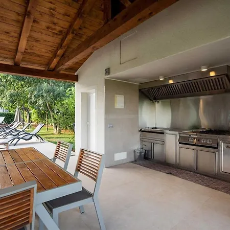 Vacay Luxury Lv Villa Fiorini