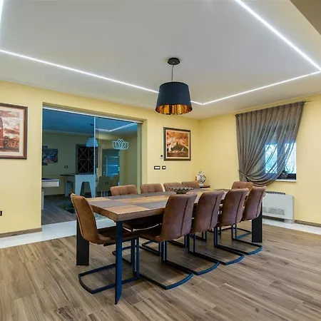 Villa Vacay Luxury Lv
