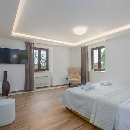 Villa Vacay Luxury Lv *